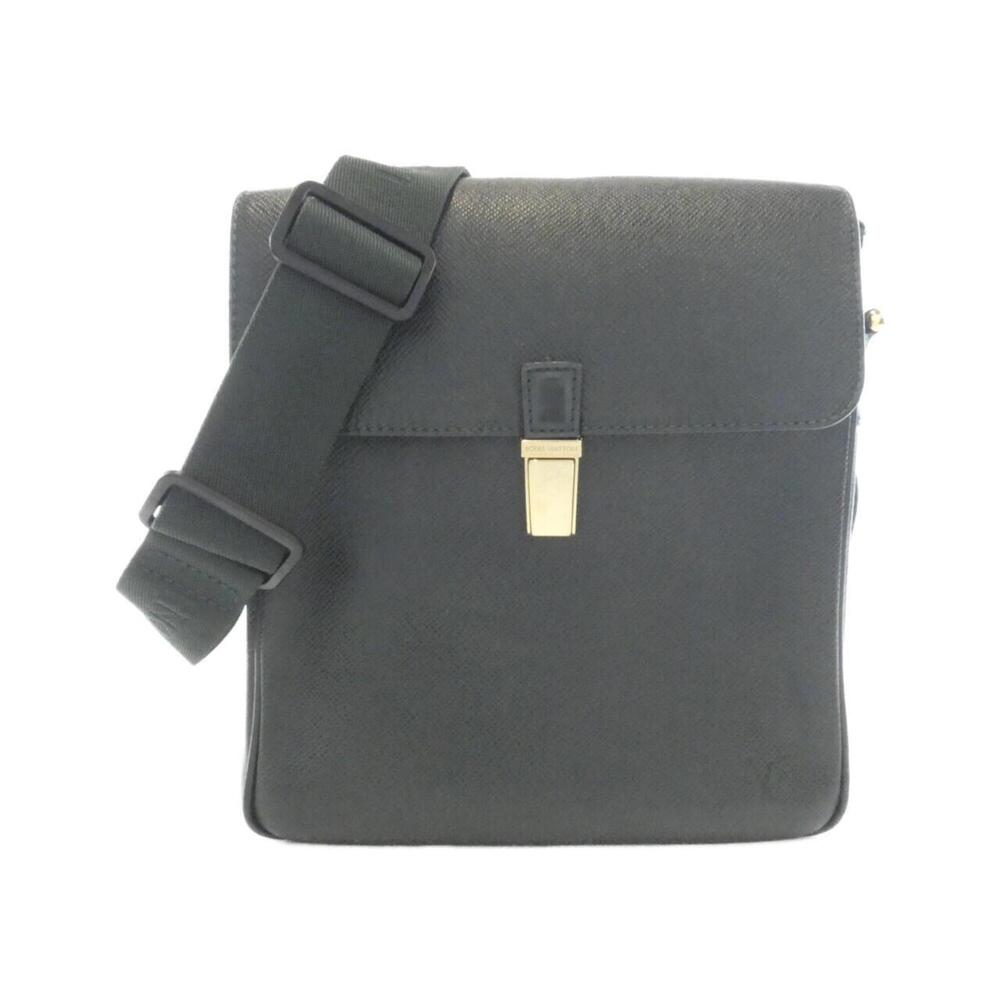 Louis Vuitton Taiga Yaranga M30824 Shoulder Bag